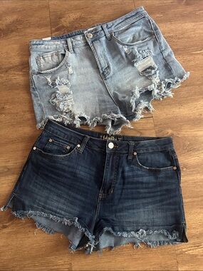 Indigo Rein & Almost Famous Women's Distressed Denim Shorts